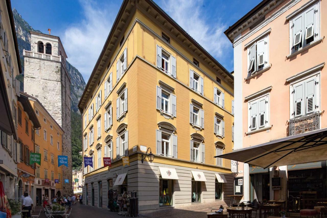 Residenza Ester Riva del Garda Bagian luar foto